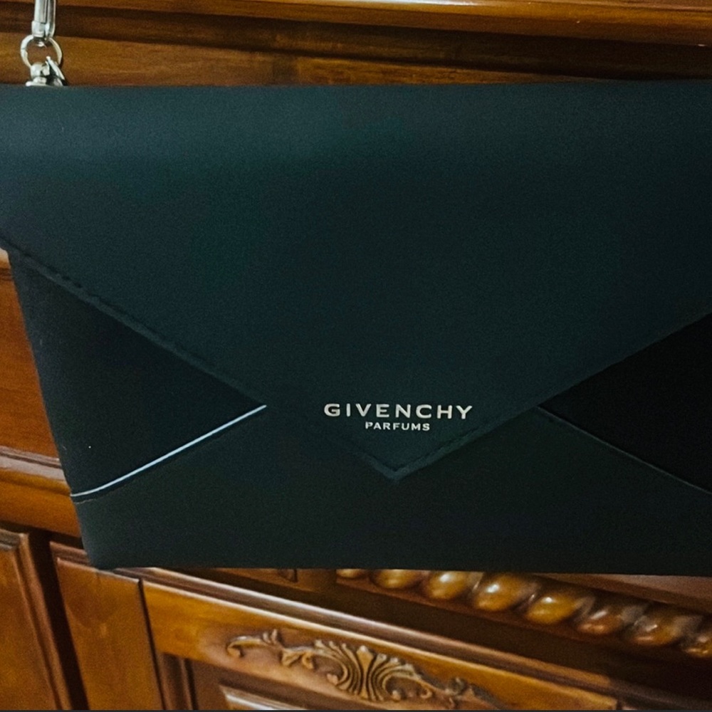 Givenchy bag - Picture 6 of 10